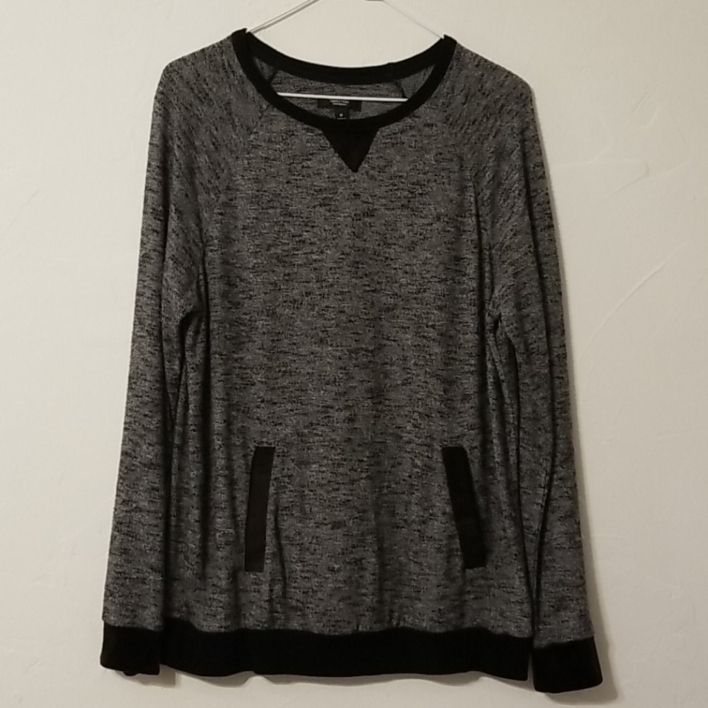 EUC Simply Vera Wang Sweatshirt